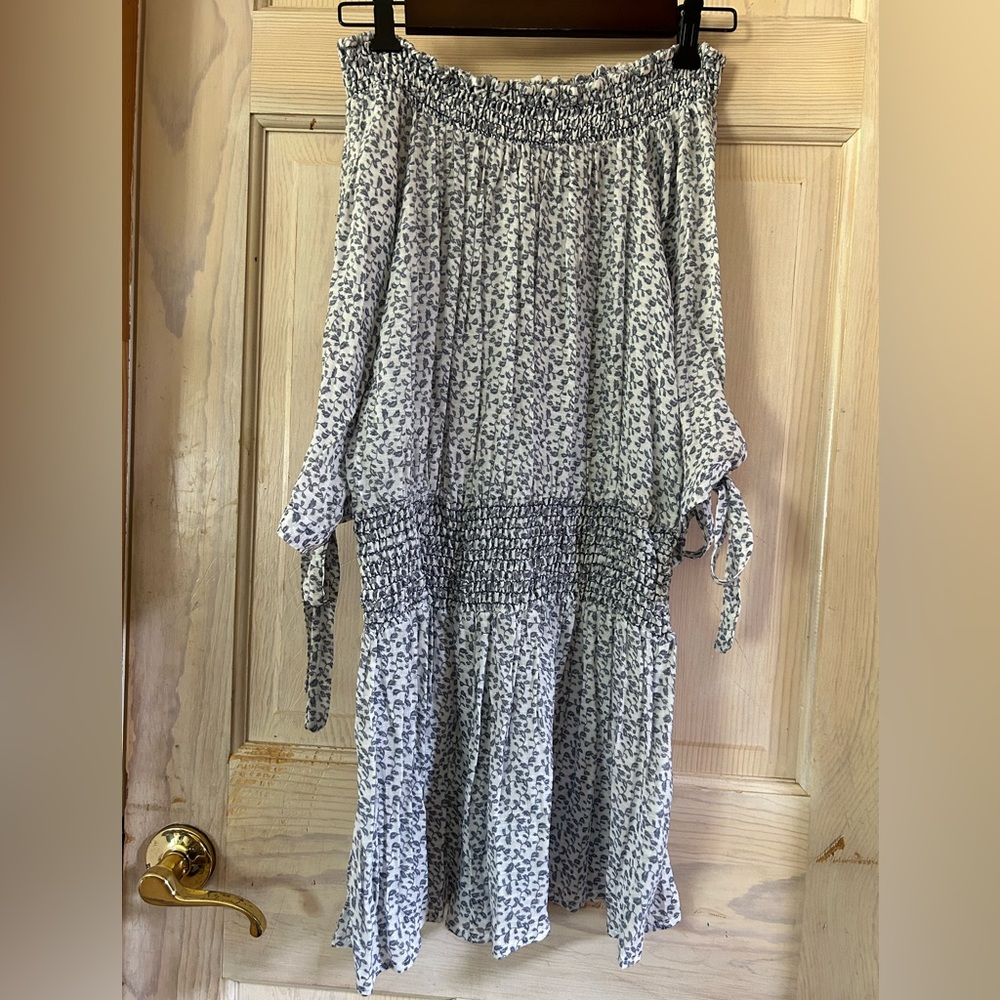 Gab❤️Kate Off Shoulder Smocked Waist Tunic. Women’s Large